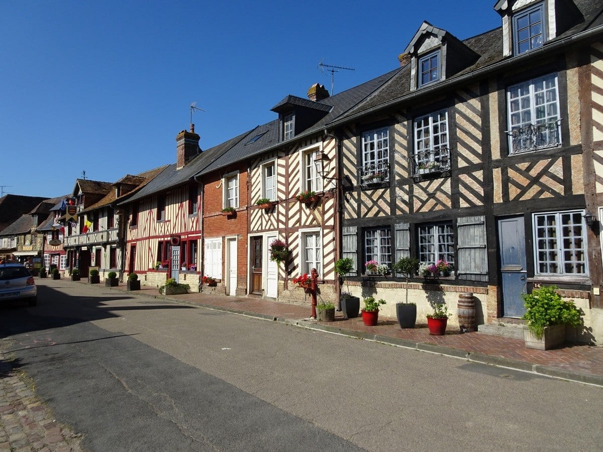vue rapprochée de la même rue