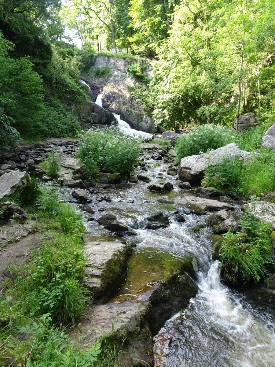 cascades (25 m de chute)