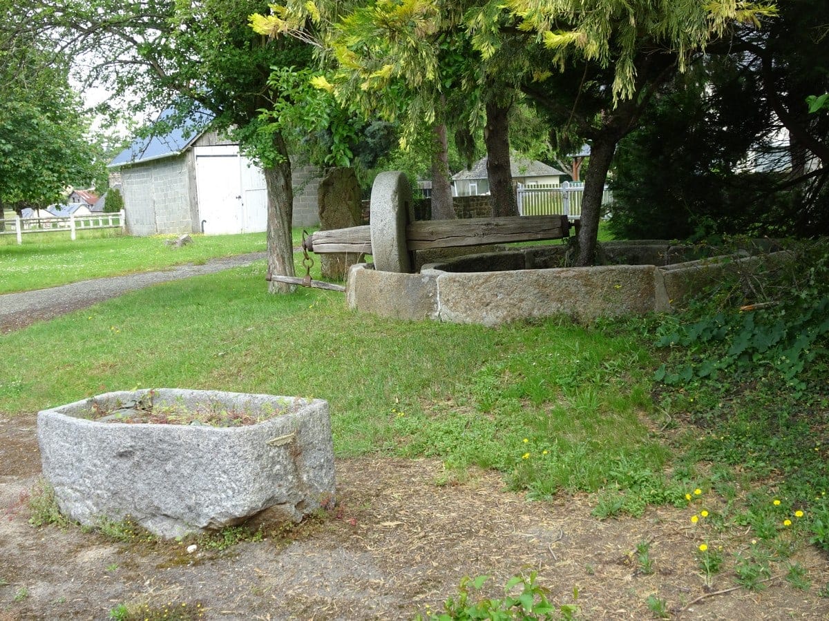 ancien pressoir à cidre et auge